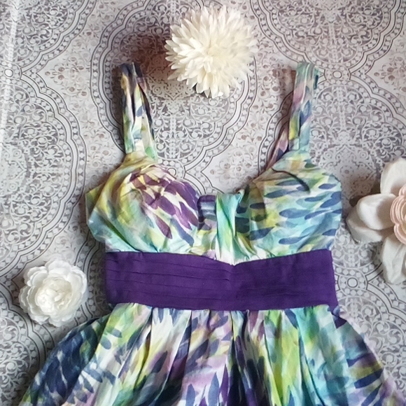 Beautiful floral mini dress - Picture 2 of 13